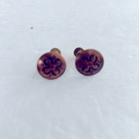 Vintage Small Copper Hammered Screw On Earrings - Picture 2 of 8